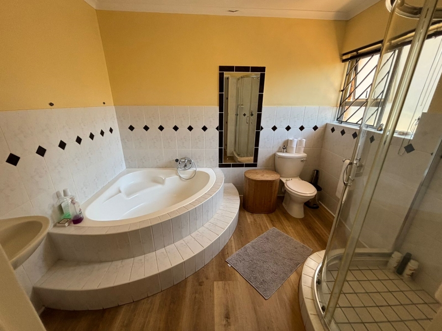 To Let 5 Bedroom Property for Rent in Rouxville Western Cape